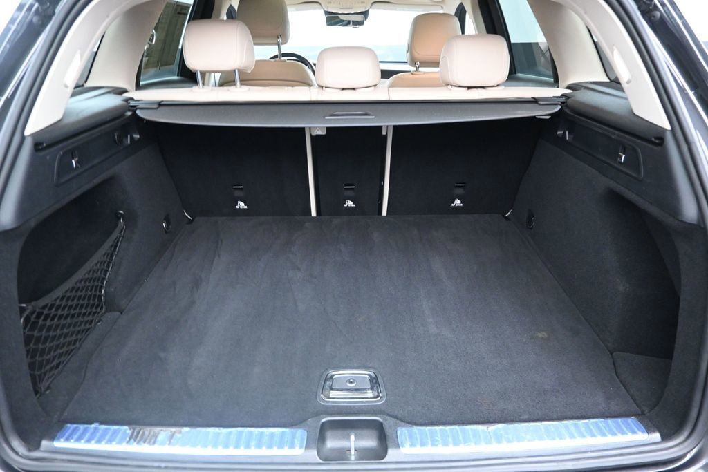Used 2022 Mercedes-Benz GLC 300 4MATIC w/ Driver Assistance Package image 18