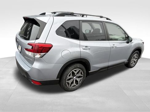 Used 2021 Subaru Forester Premium image 8