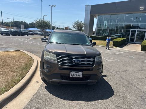 Used 2016 Ford Explorer XLT w/ Class II Trailer Tow Package FWD image 2
