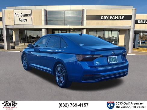 Used 2023 Volkswagen Jetta SE FWD image 2