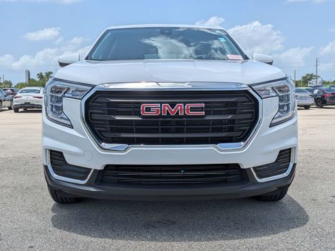 Used 2024 GMC Terrain SLE FWD image 3