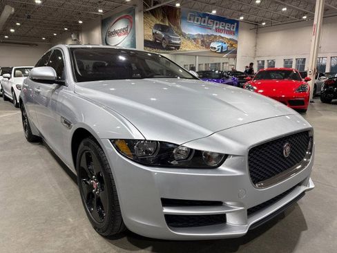 Used 2017 Jaguar XE Premium image 21