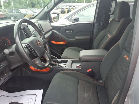Used 2022 Nissan Frontier PRO-4X w/ Technology Package AWD/4WD image 7
