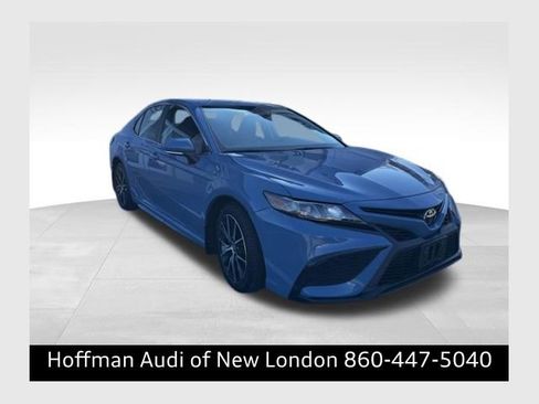 Used 2024 Toyota Camry SE image 1
