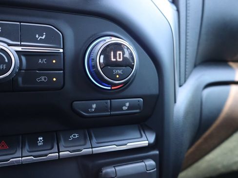 Used 2019 Chevrolet Silverado 1500 LT Trail Boss AWD/4WD image 11