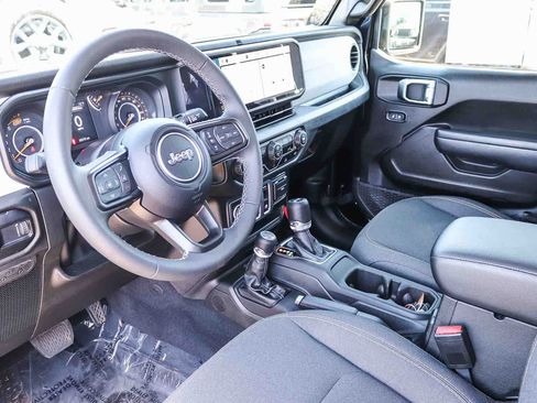 Used 2025 Jeep Wrangler Sport AWD/4WD image 17