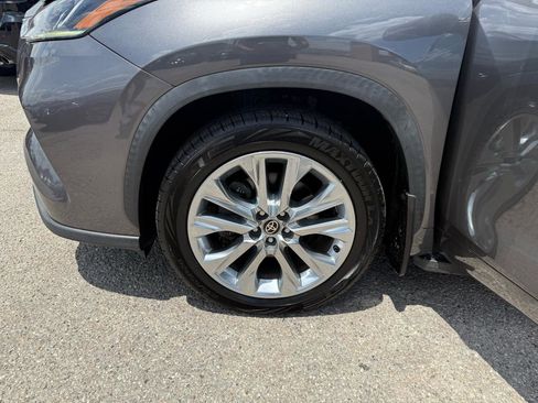 Used 2021 Toyota Highlander Limited FWD image 31