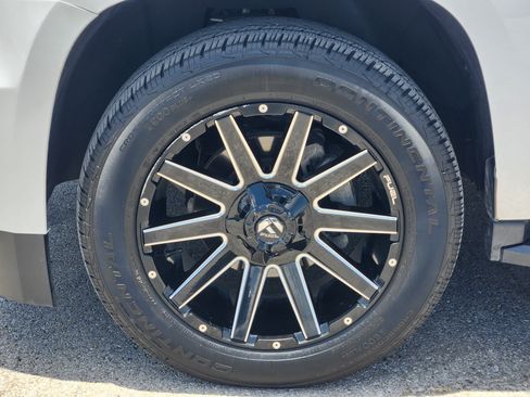 Used 2018 Chevrolet Tahoe LT w/ Luxury Package RWD image 10