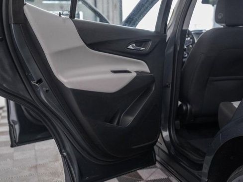Used 2020 Chevrolet Equinox LS image 34