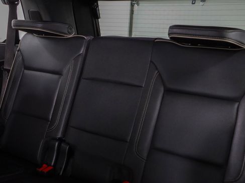 Used 2023 GMC Yukon SLT w/ SLT Luxury Package image 29