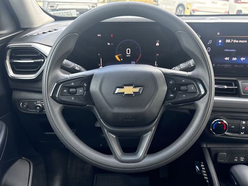 Used 2025 Chevrolet TrailBlazer LS w/ LS Convenience Package FWD image 18