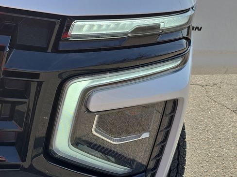 Used 2025 Chevrolet Suburban Z71 w/ Comfort Package image 33