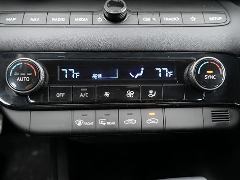 Certified 2025 Hyundai Elantra SEL FWD image 33