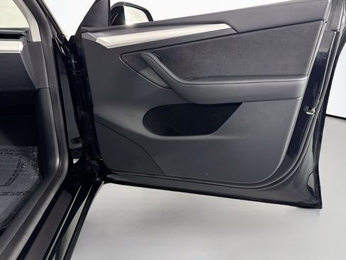 Used 2023 Tesla Model Y Performance image 22