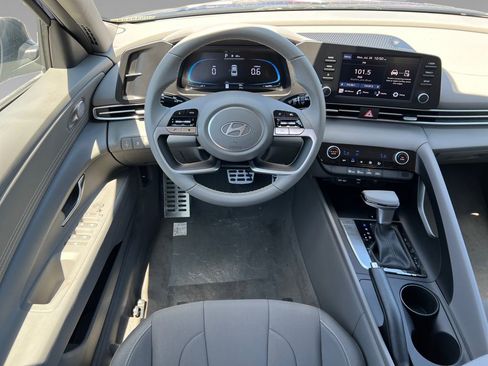 New 2025 Hyundai Elantra Sport image 12