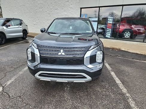 Used 2024 Mitsubishi Outlander AWD image 3