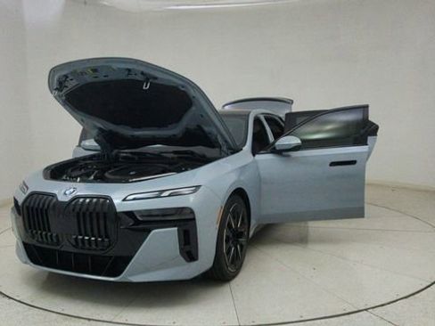 Used 2024 BMW 740i xDrive w/ Premium Package image 78