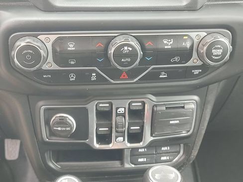 Used 2021 Jeep Wrangler Unlimited Sahara AWD/4WD image 18