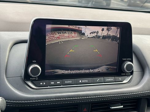 Used 2023 Nissan Rogue SV image 18