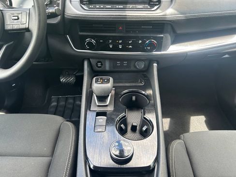 Used 2024 Nissan Rogue S AWD/4WD image 15