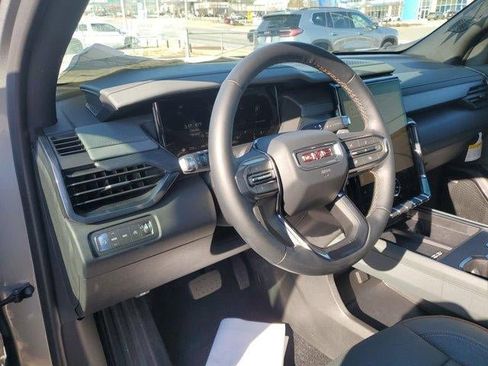New 2025 GMC Acadia AT4 w/ Luxury Package AWD/4WD image 17