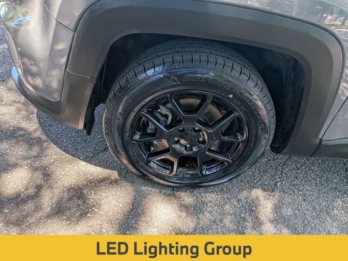 Used 2020 Jeep Renegade Altitude FWD image 11
