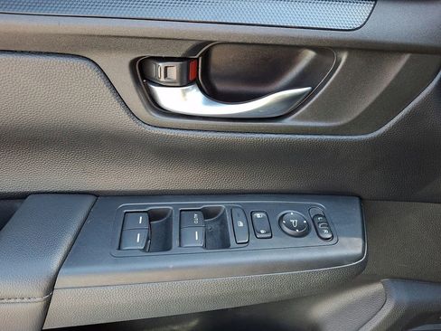 Used 2023 Honda CR-V LX image 14