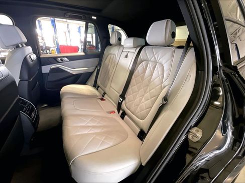 Used 2025 BMW X5 xDrive40i w/ M Sport Package image 19