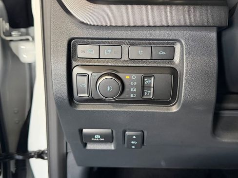 Used 2023 Ford F450 Platinum w/ FX4 Off-Road Package AWD/4WD image 27