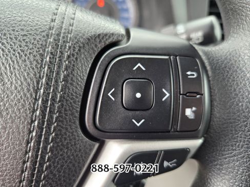 Used 2018 Toyota Sienna LE image 27