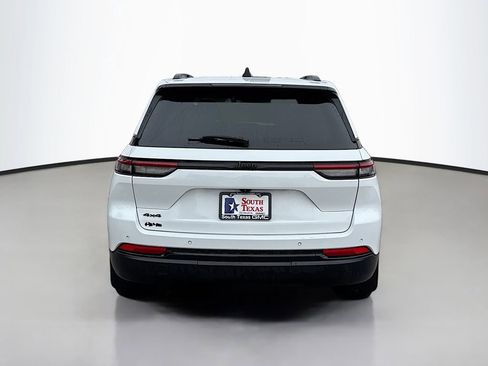 Used 2023 Jeep Grand Cherokee Altitude AWD/4WD image 6