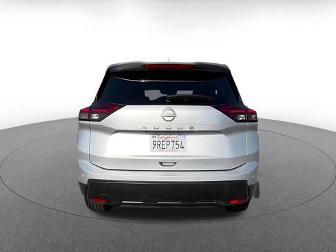 Used 2025 Nissan Rogue SV FWD image 12