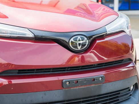 Used 2019 Toyota C-HR Limited FWD image 10