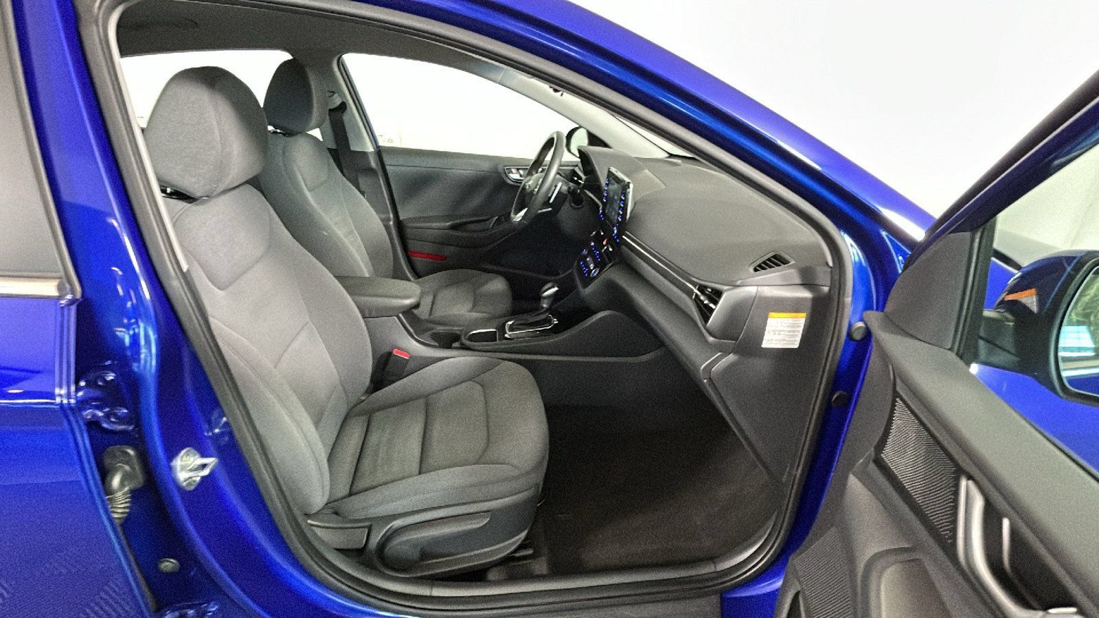 Used 2020 Hyundai Ioniq SE FWD image 35