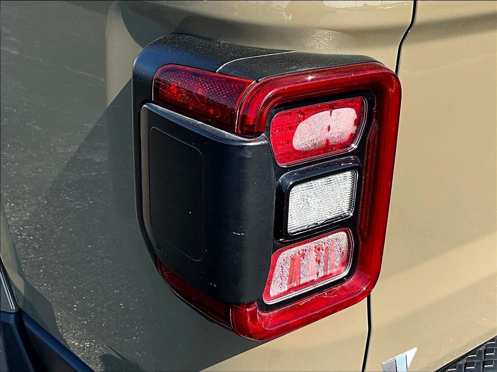 Used 2020 Jeep Gladiator Overland AWD/4WD image 24