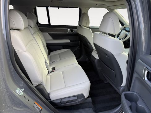 Certified 2025 Hyundai Santa Fe Limited image 18