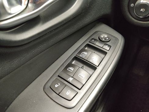 Used 2019 Jeep Cherokee Trailhawk w/ Comfort/Convenience Group AWD/4WD image 27