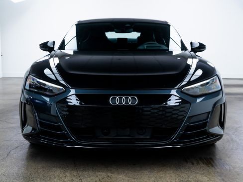 Used 2022 Audi e-tron GT Prestige w/ Prestige Package image 2