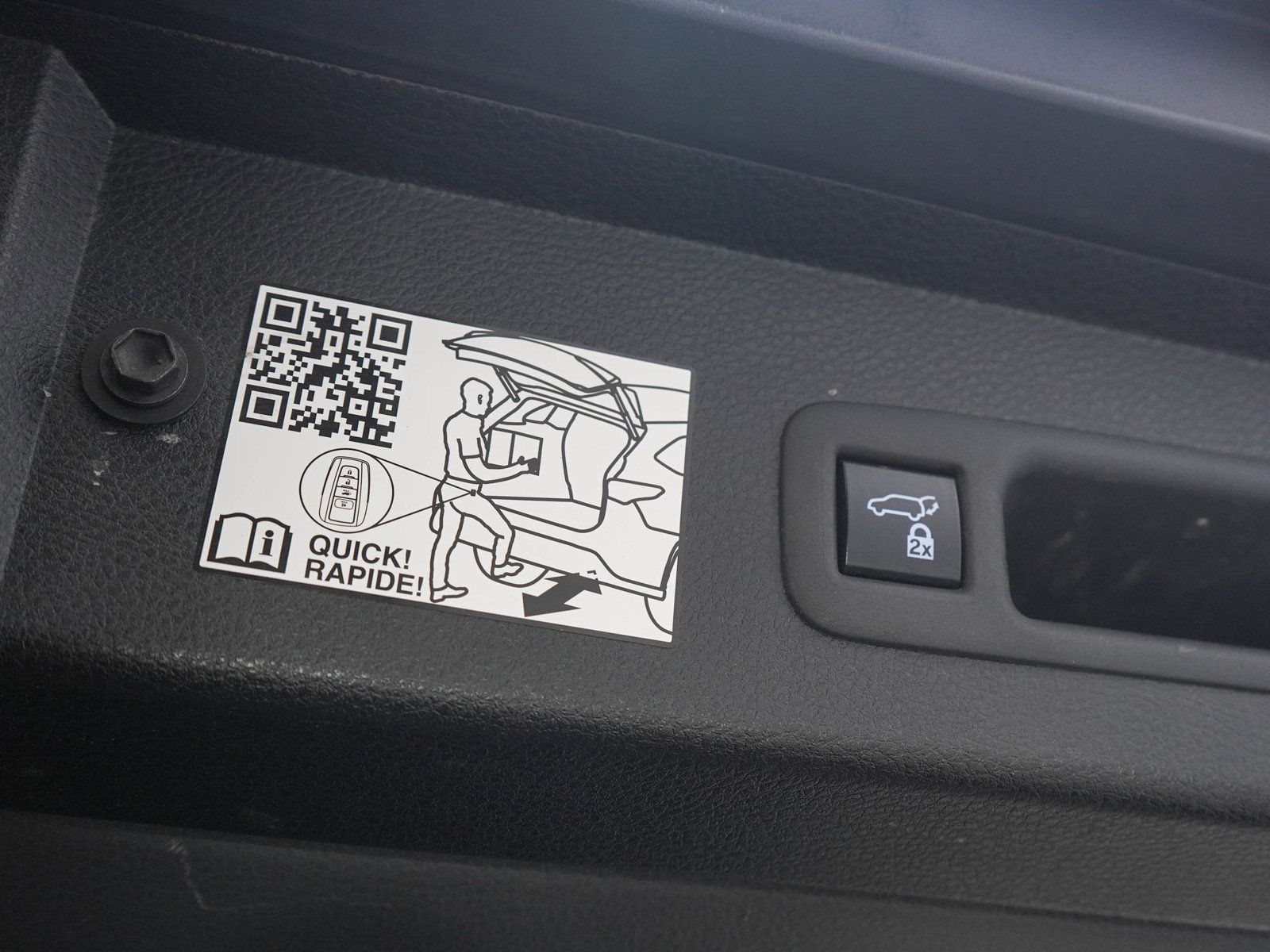 Used 2024 Toyota Sienna XSE AWD/4WD image 11
