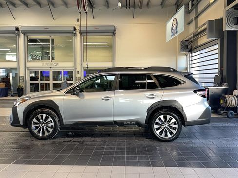Used 2025 Subaru Outback Limited AWD/4WD image 4