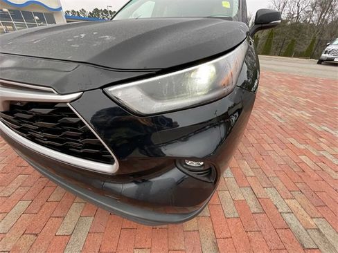 Used 2021 Toyota Highlander XLE image 4