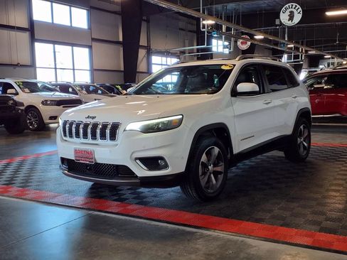Used 2019 Jeep Cherokee Limited w/ Luxury Group AWD/4WD image 3