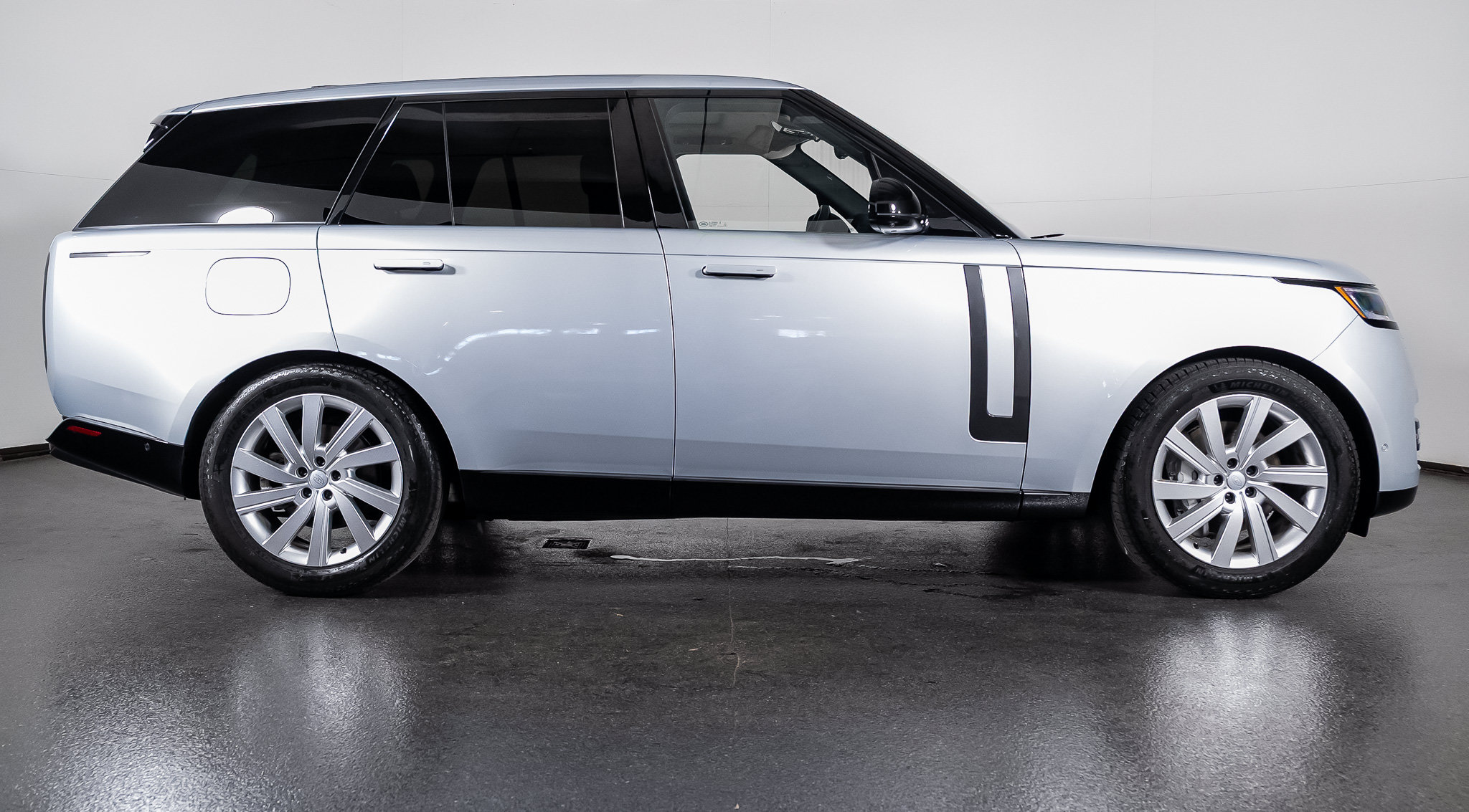 Used 2024 Land Rover Range Rover SE AWD/4WD image 26