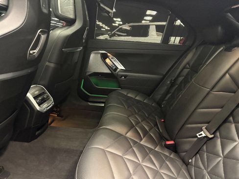 Used 2025 BMW 740i w/ Premium Package image 27
