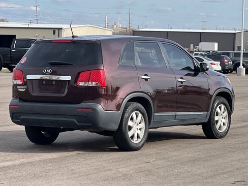 Used 2011 Kia Sorento LX image 4