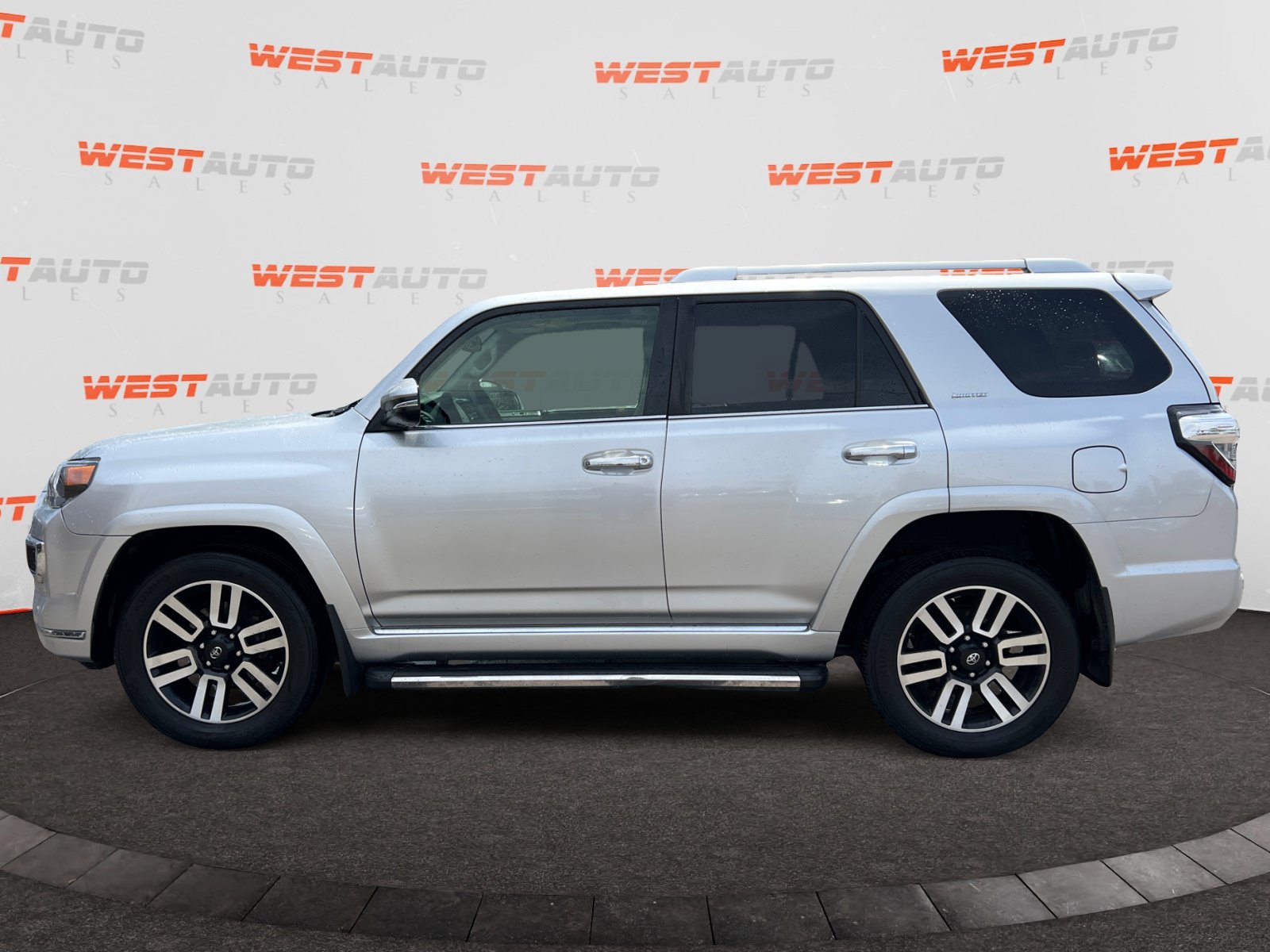 Used 2016 Toyota 4Runner Limited AWD/4WD image 2