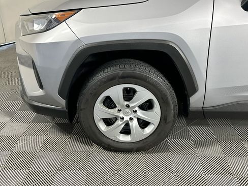 Used 2022 Toyota RAV4 LE FWD image 11