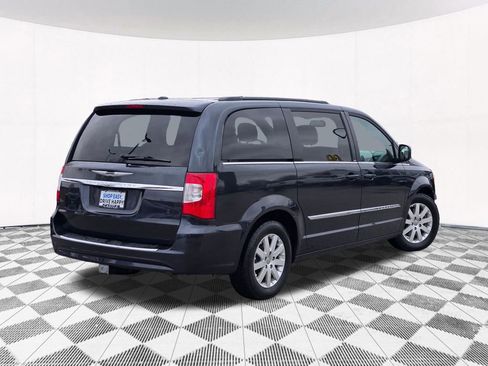 Used 2014 Chrysler Town & Country Touring image 14