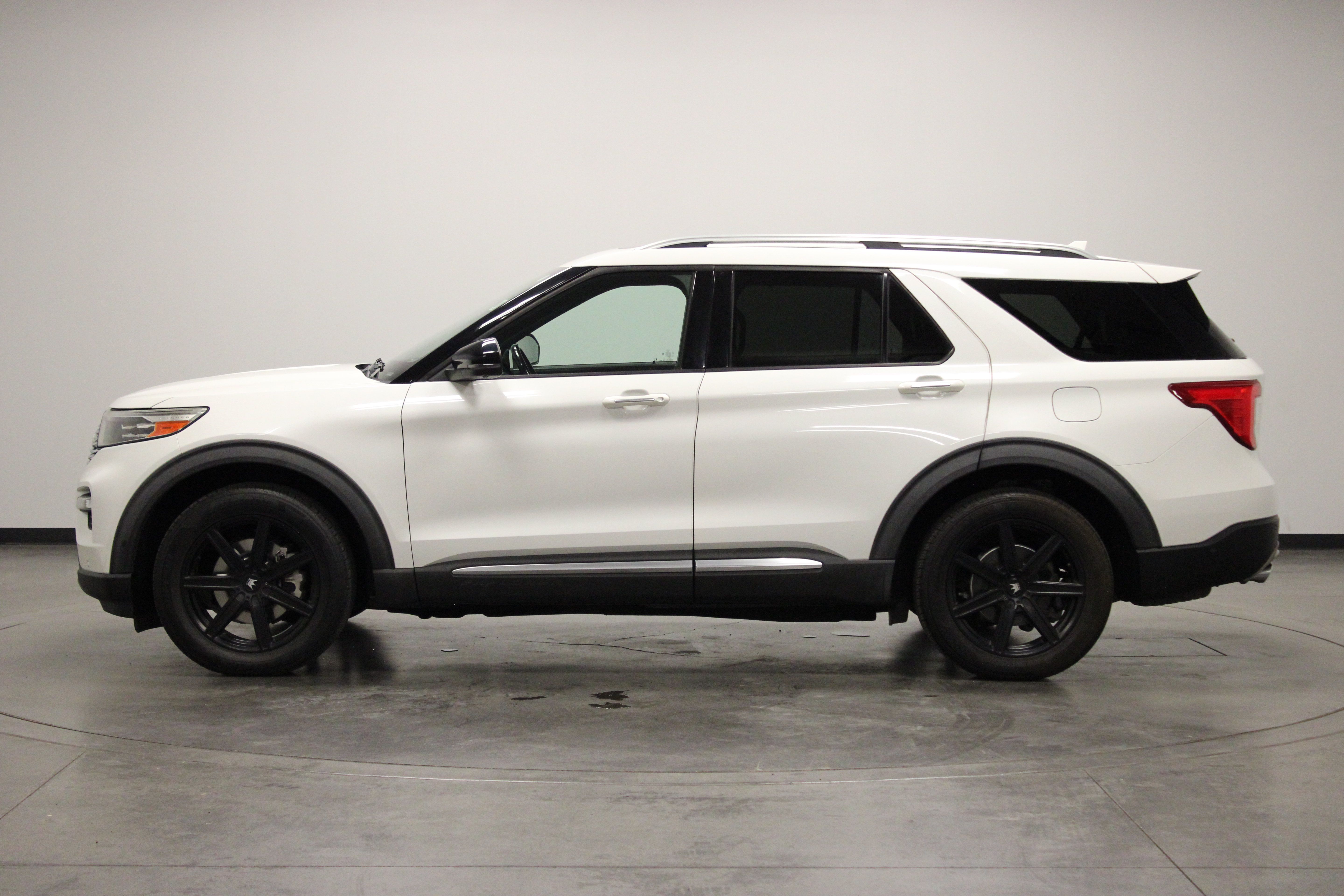 Used 2020 Ford Explorer Platinum w/ Premium Technology Package AWD/4WD image 5