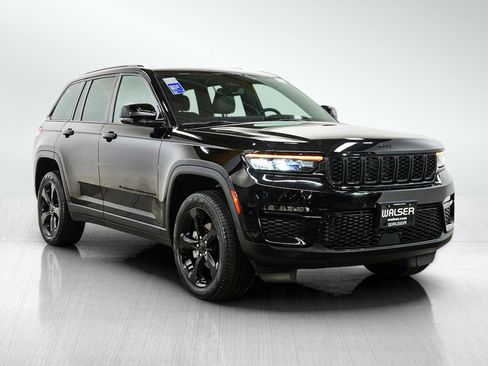 Used 2024 Jeep Grand Cherokee Limited w/ Black Appearance Package AWD/4WD image 7